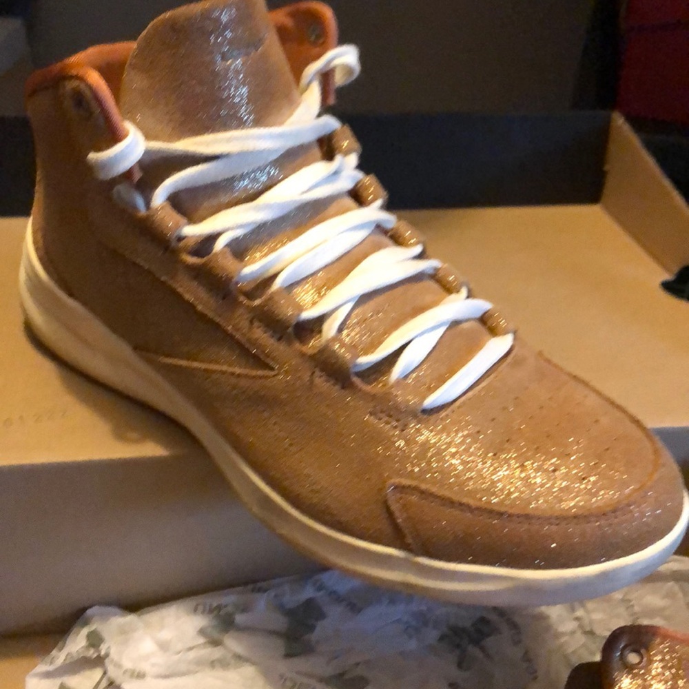 Under Armour Charged Pivot Women’s Size 7.5 - Picture 2 of 3